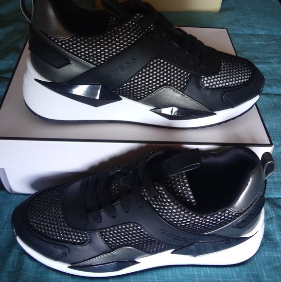 women's typical lace up sneakers guess